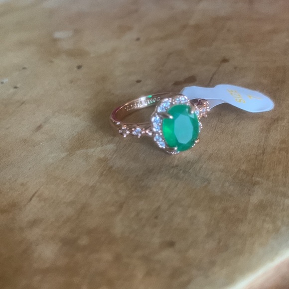 “Bloom and Delight” Natural Fusion Zambian Emerald, rose gold plating, size 7. - Picture 3 of 4